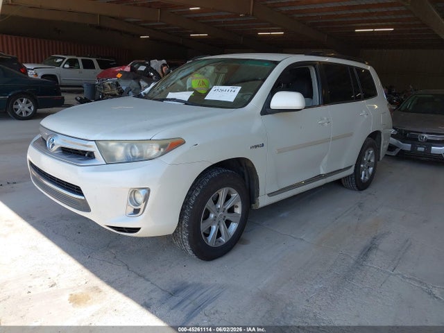 Toyota Highlander Base V6