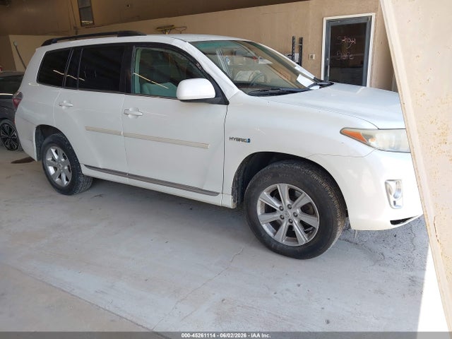 Salvage Toyota Highlander Image