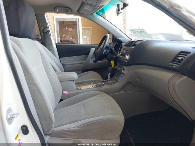 Toyota Highlander Base V6