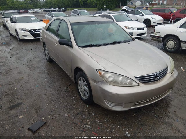 Salvage Toyota Camry Image