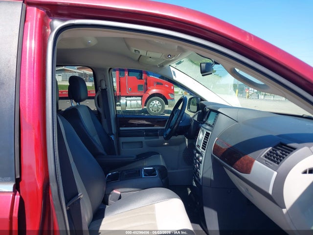 Chrysler Town & Country Touring Plus