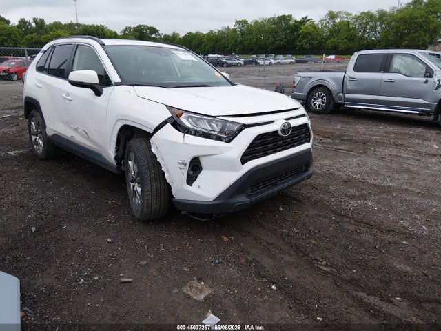 Salvage Toyota RAV4 Image