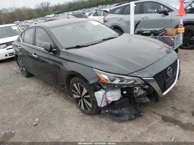 Salvage Nissan Altima Image