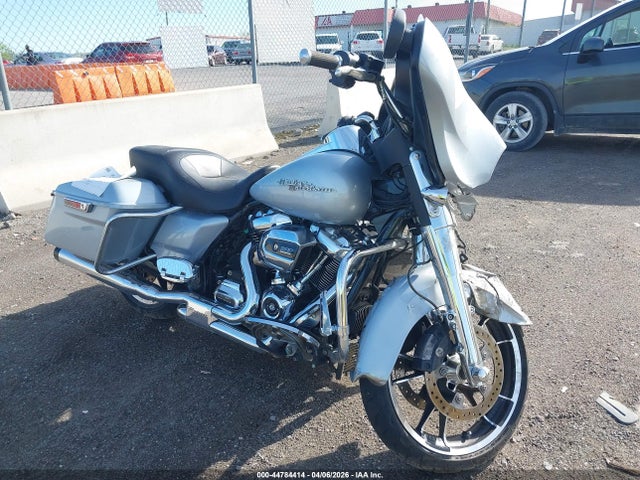 Salvage Harley-Davidson Flhx Image