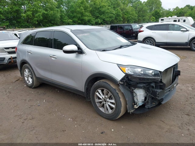 Salvage Kia Sorento Image