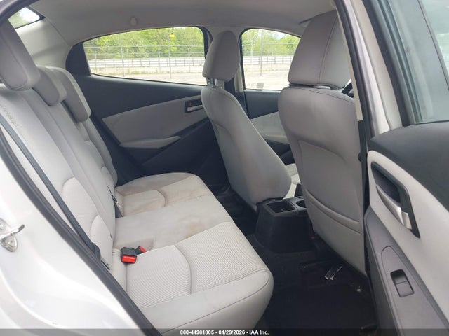 Toyota Yaris Le