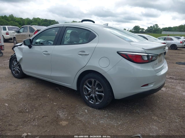 Toyota Yaris Le
