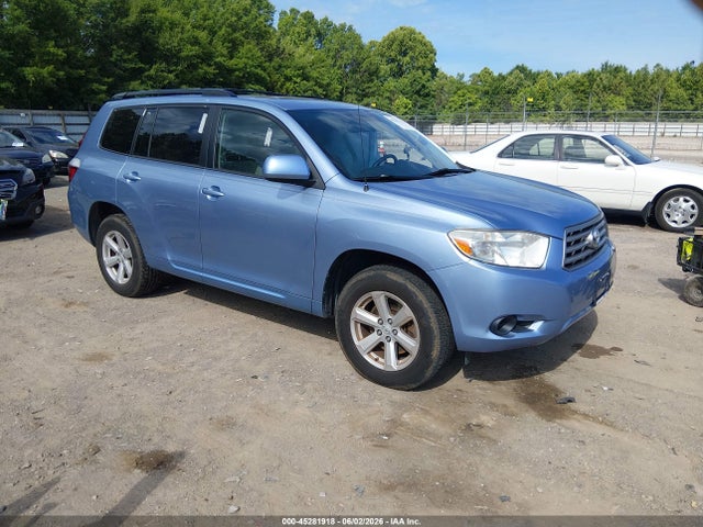Salvage Toyota Highlander Image