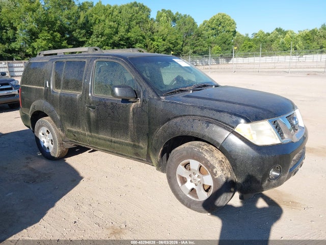 Salvage Nissan Pathfinder Image