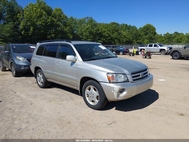 Salvage Toyota Highlander Image