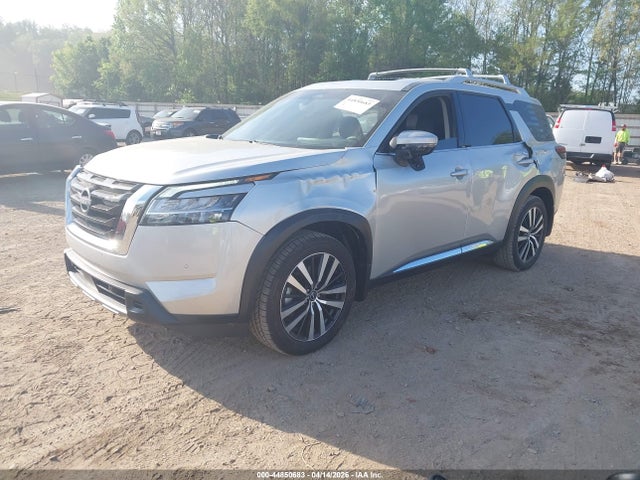 Nissan Pathfinder Platinum Fwd