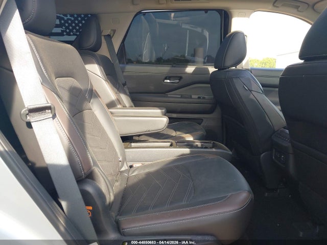 Nissan Pathfinder Platinum Fwd