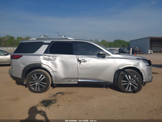 Nissan Pathfinder Platinum Fwd