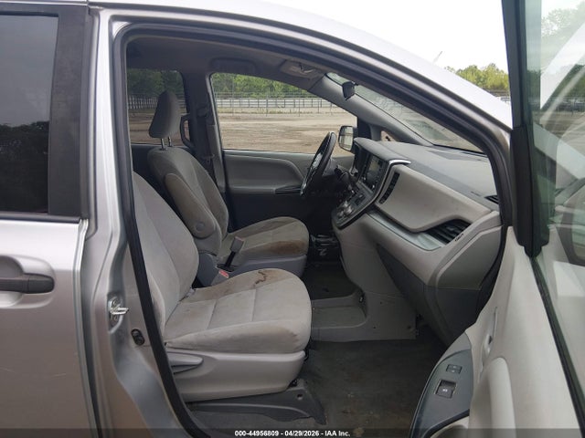 Toyota Sienna L