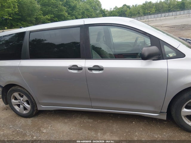Toyota Sienna L