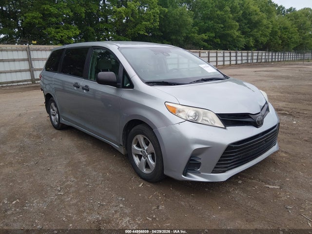 Salvage Toyota Sienna Image