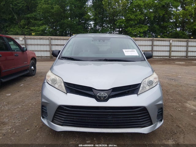 Toyota Sienna L
