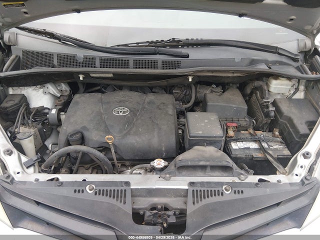 Toyota Sienna L