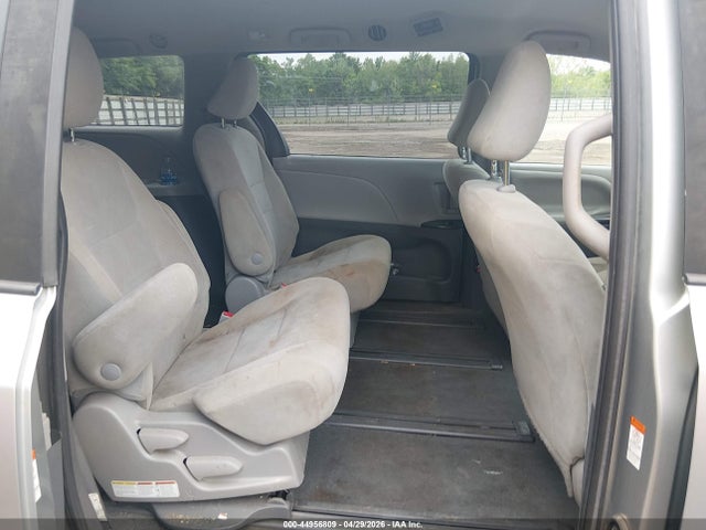Toyota Sienna L