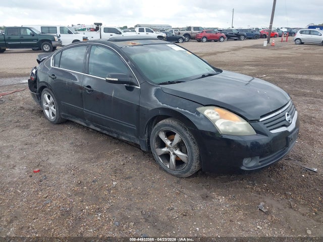 Salvage Nissan Altima Image