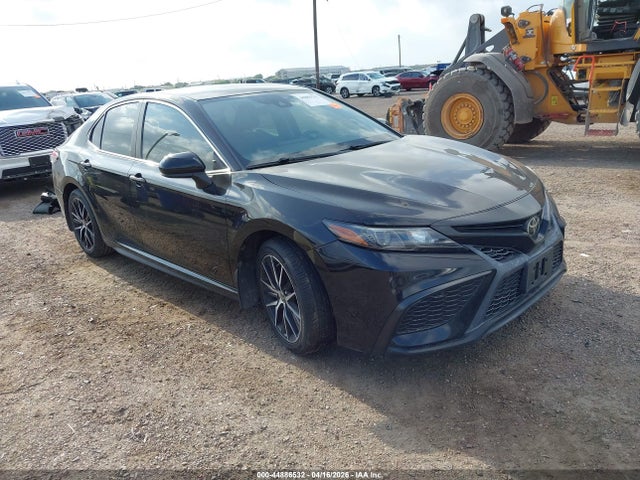 Salvage Toyota Camry Image