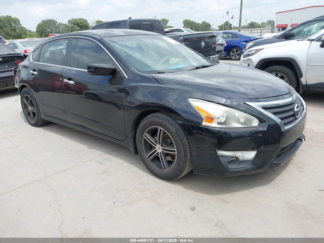Salvage Nissan Altima Image