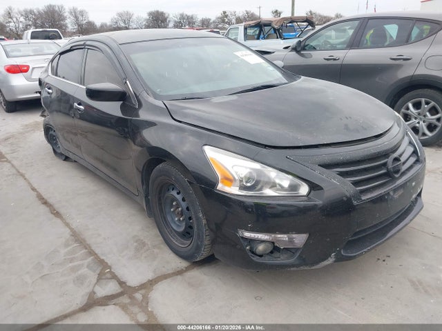 Salvage Nissan Altima Image