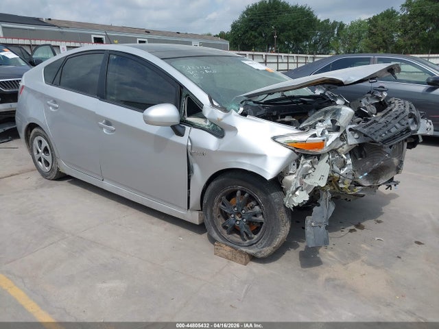 Salvage Toyota Prius Image
