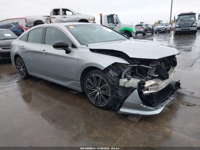 Salvage Toyota Avalon Image