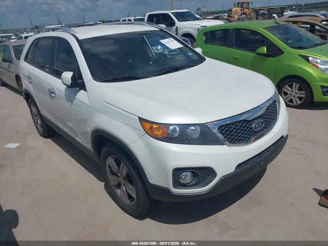 Salvage Kia Sorento Image