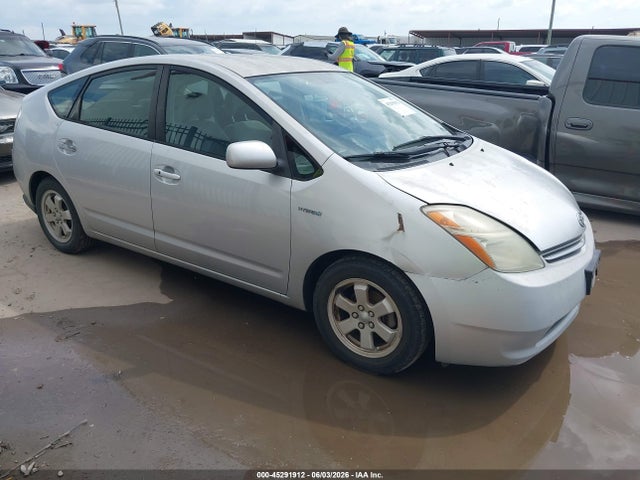 Salvage Toyota Prius Image