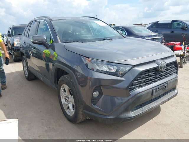 Salvage Toyota RAV4 Image