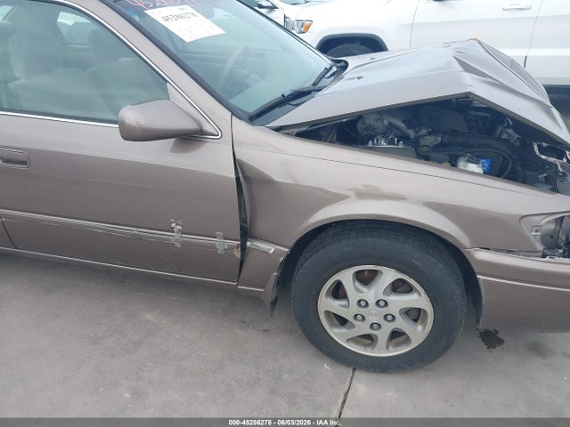 Toyota Camry Le V6