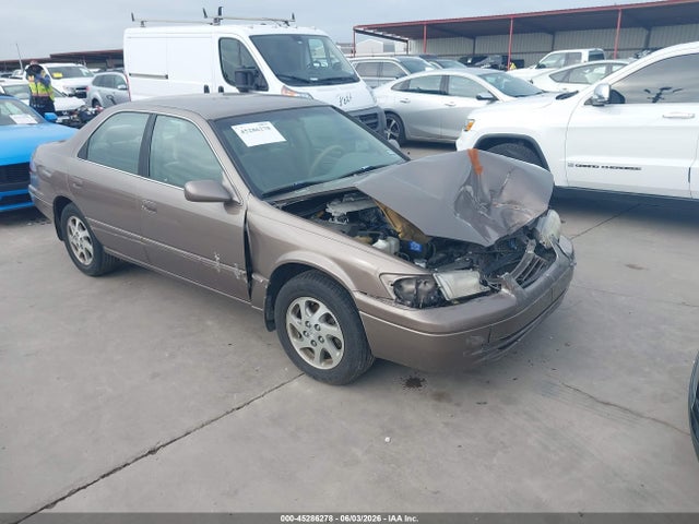 Salvage Toyota Camry Image