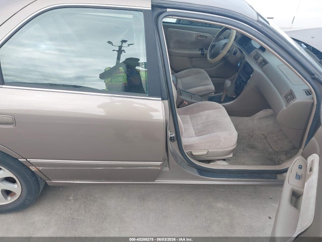 Toyota Camry Le V6