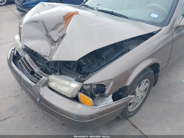 Toyota Camry Le V6