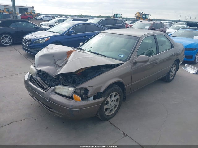 Toyota Camry Le V6