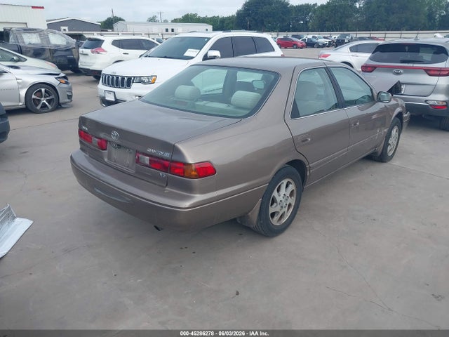 Toyota Camry Le V6
