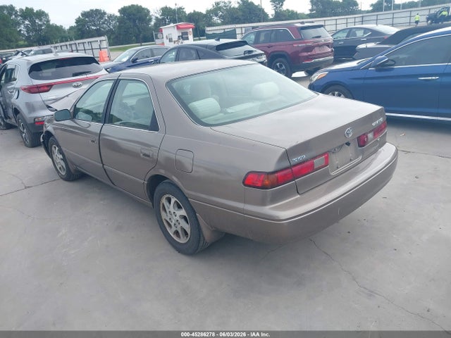 Toyota Camry Le V6