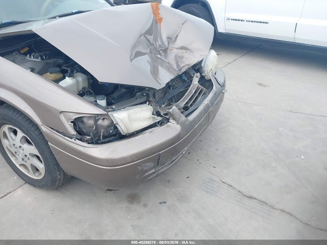 Toyota Camry Le V6