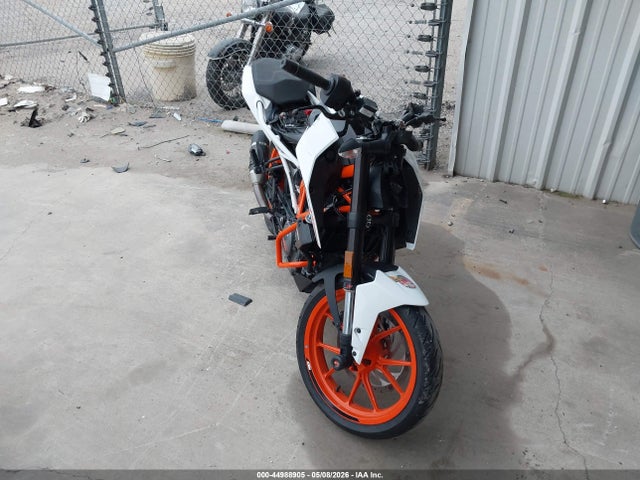 Salvage KTM 390 Image