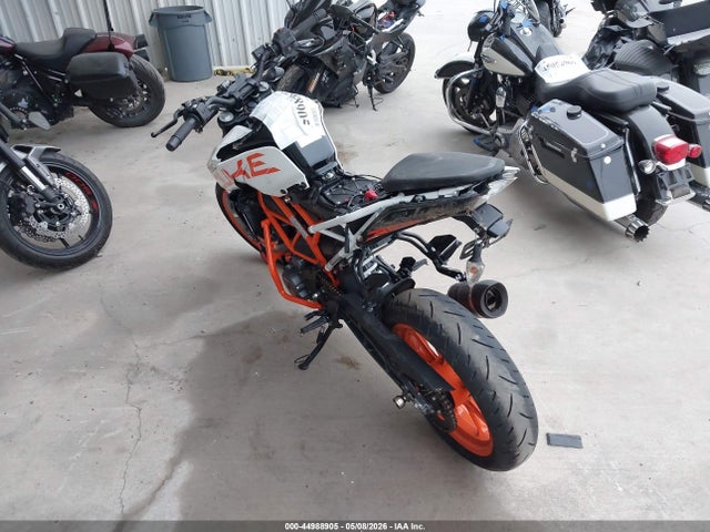 KTM 390 Duke