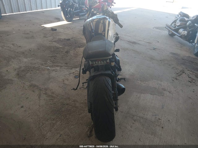 Yamaha Xsr900
