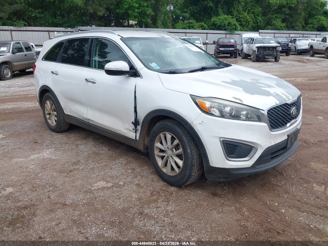 Salvage Kia Sorento Image