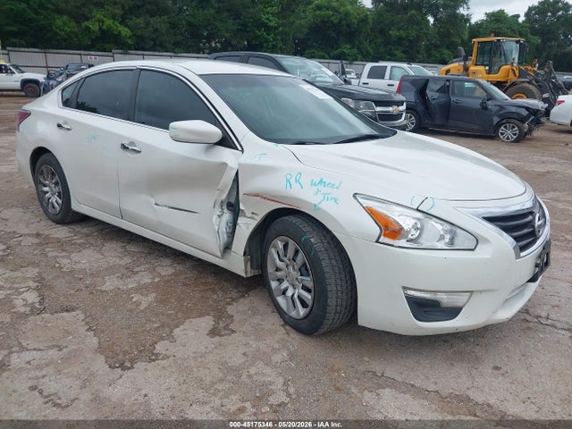Salvage Nissan Altima Image