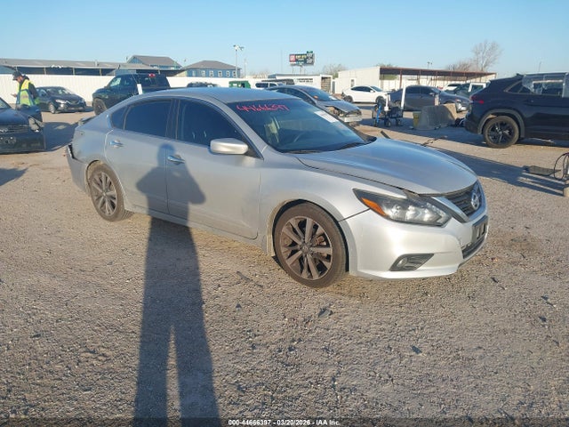 Salvage Nissan Altima Image