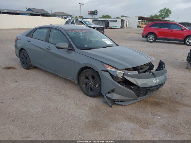 Salvage Hyundai ELANTRA Image
