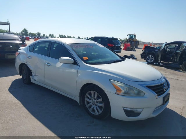 Salvage Nissan Altima Image