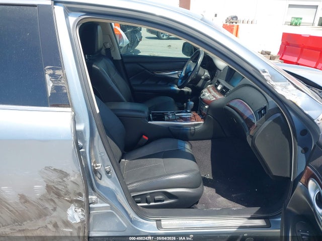 INFINITI Q70 3.7 Luxe