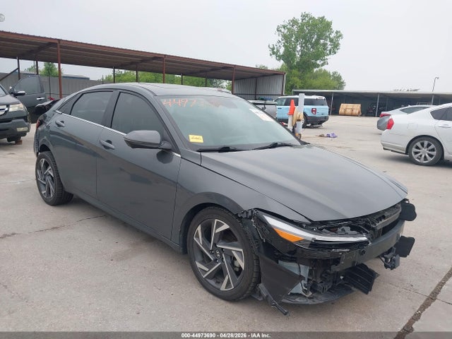 Salvage Hyundai ELANTRA Image